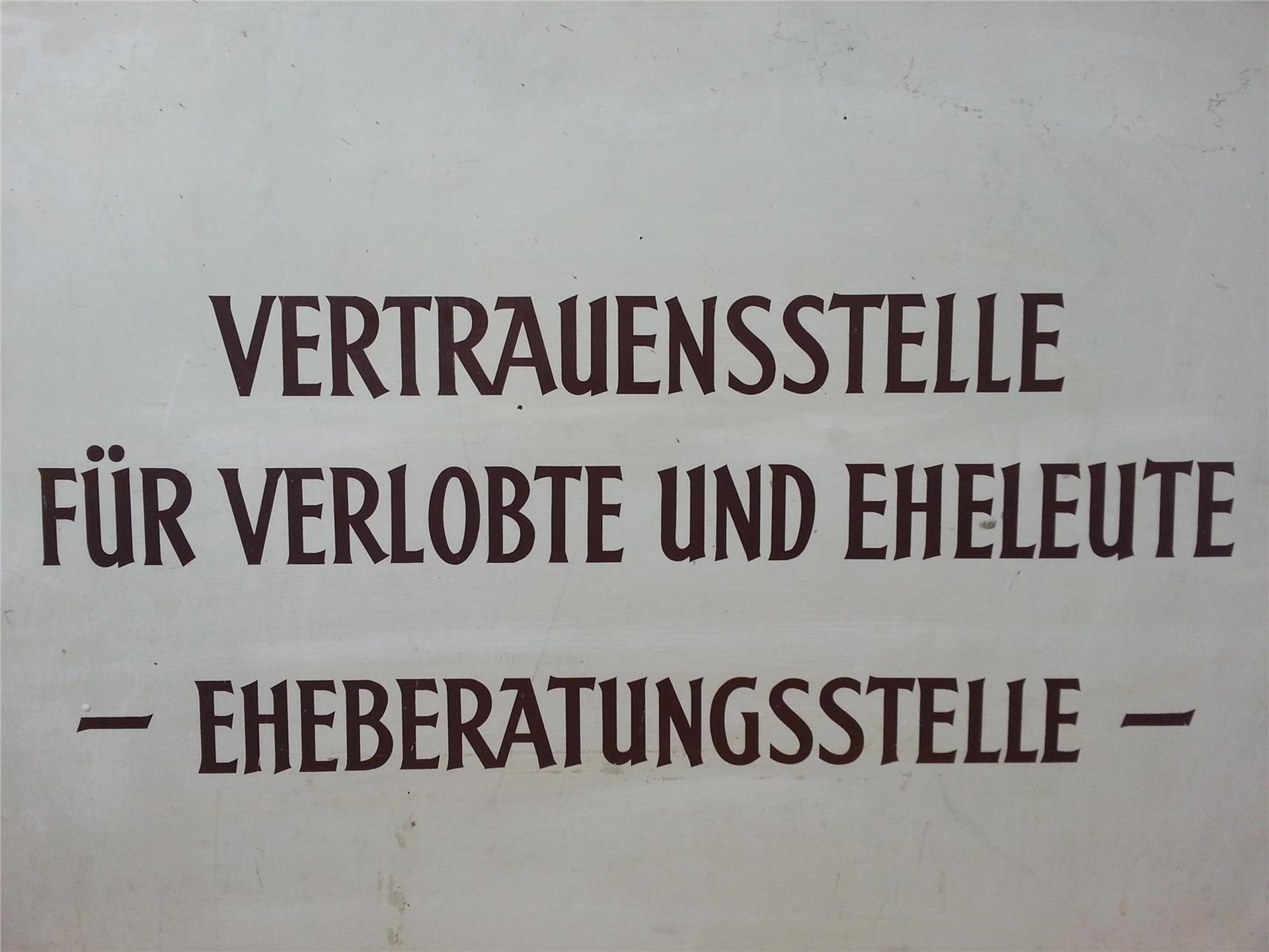 Schild der Beratungsstelle in der Gründerzeit